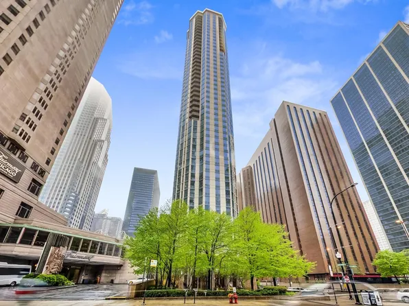 222 N Columbus Dr APT 810, Chicago, IL 60601
