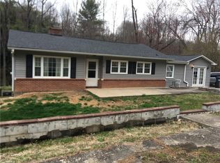 216 Riverside Dr, North Wilkesboro, NC 28659