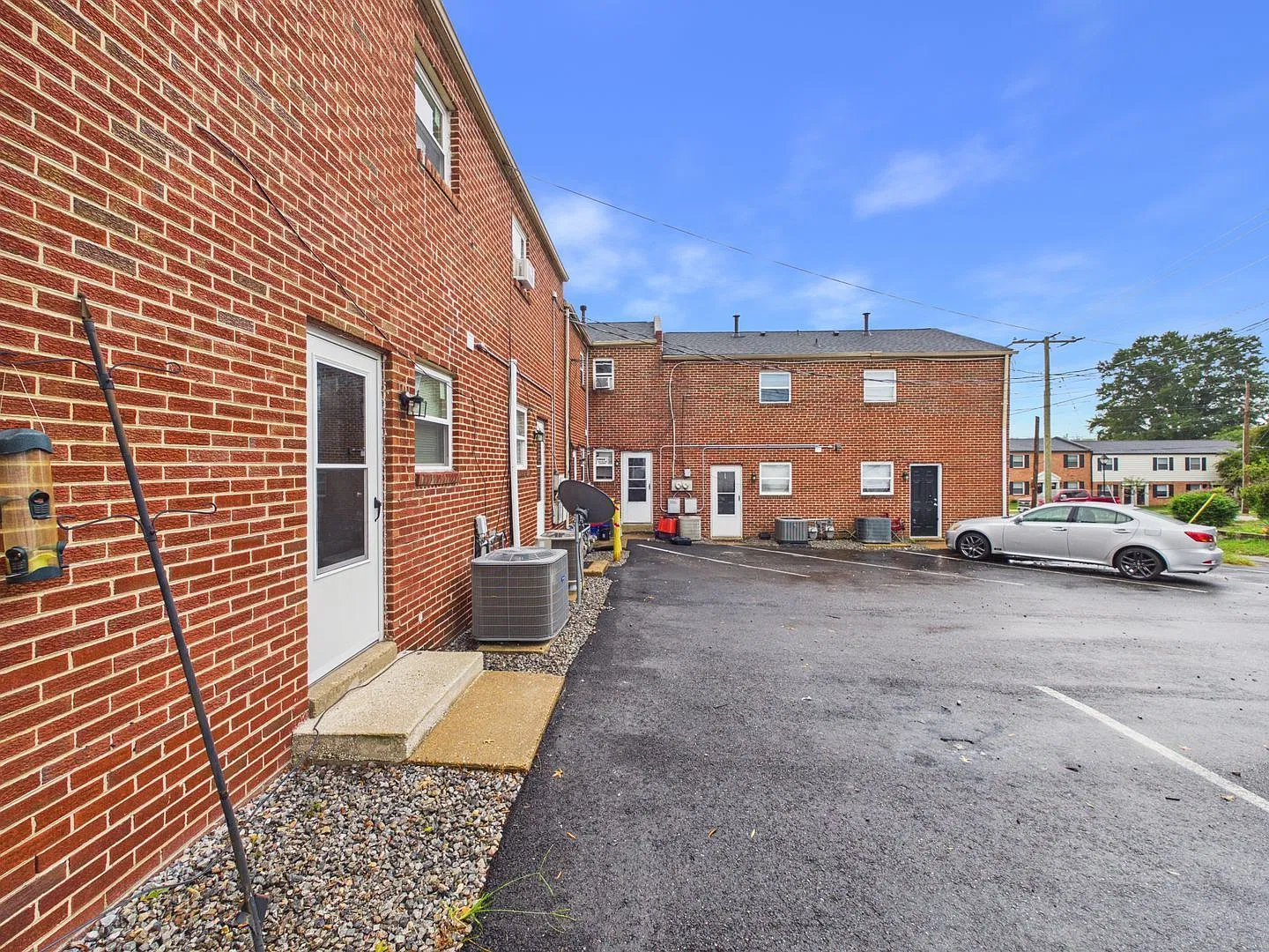 2 bed, 1.0 bath, 795 sqft, $1,295 — Photo 1