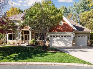 596 Lakeridge Dr, Shoreview, MN 55126