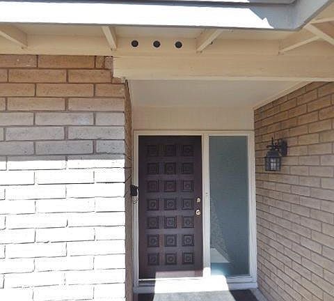 5th image of 3142 W Belmont Ave