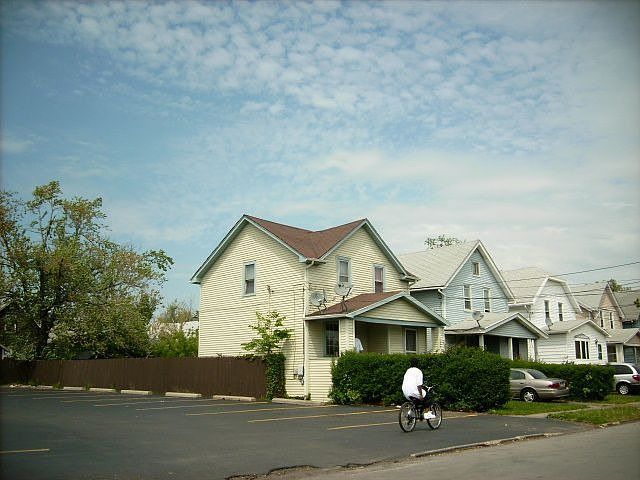2nd image of 320 Shirley Ave