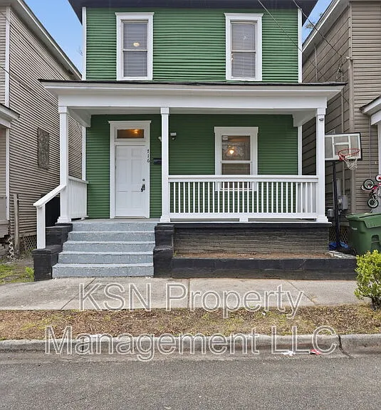 716 W 38th St — Photo 1