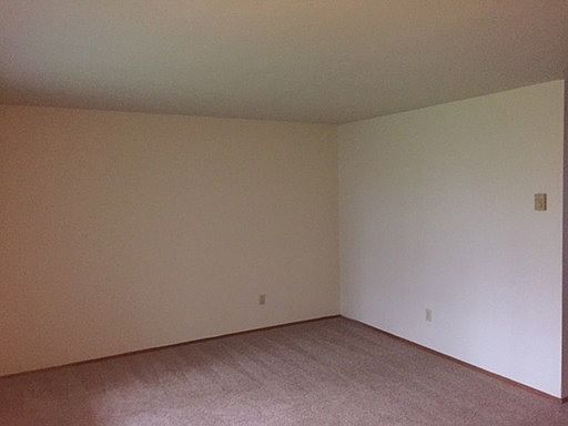 5th image of 9805 N Lake Dr SW #B