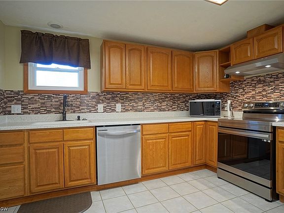 3rd image of 1745 Evergreen Dr