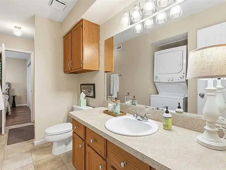 1518 Vine St #2 — Photo 6