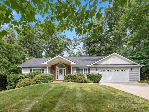 53 Forest Lake Dr, Asheville, NC 28803