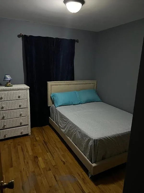 3 bed, 1600 sqft, $1,000 — Photo 1