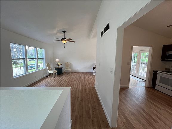 4th image of 2040 Friel Ct