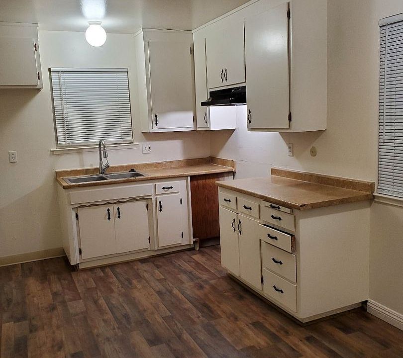 1st image of 7906 Loucreta Dr
