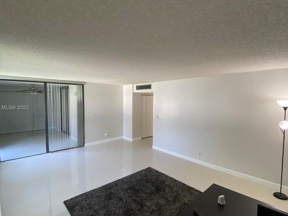 4th image of 20401 NE 30th Ave APT 122-8