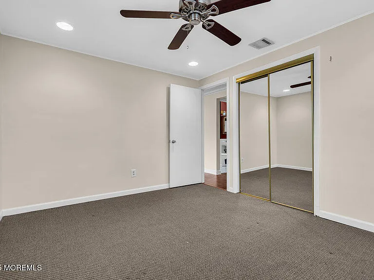 918 Charles Dr — Photo 32