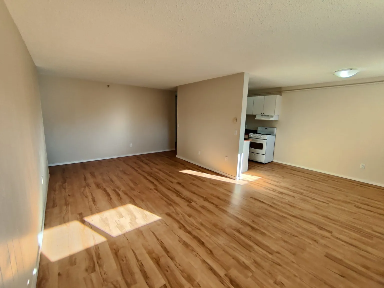 Highland Court — Photo 3