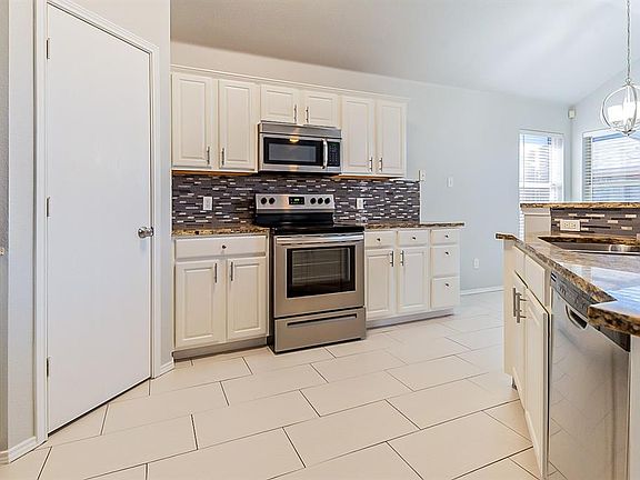 2nd image of 10621 Braewood Dr