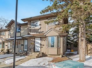 49 E Range Gdns NW, Calgary, AB T3G 2H1