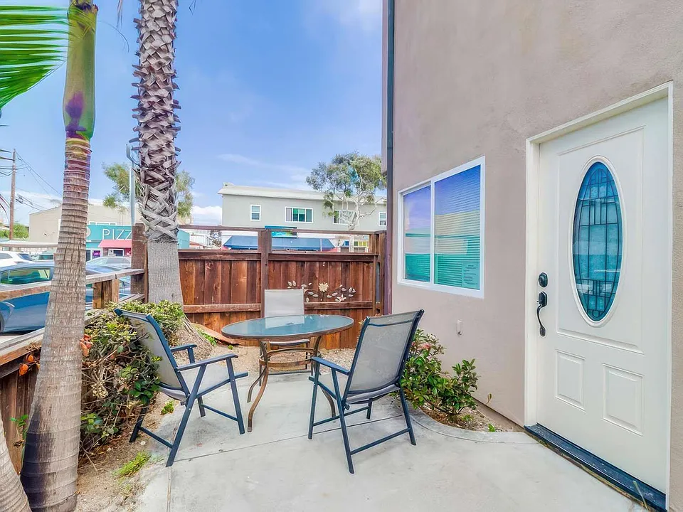 733 Pismo Ct