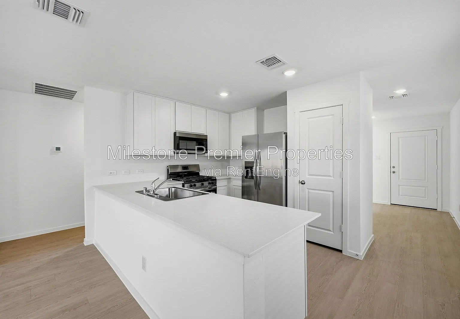 3 bed, 2.0 bath, 1266 sqft, $1,600 — Photo 4