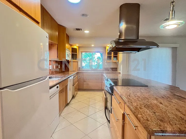 2000 Willow Ln — Photo 4