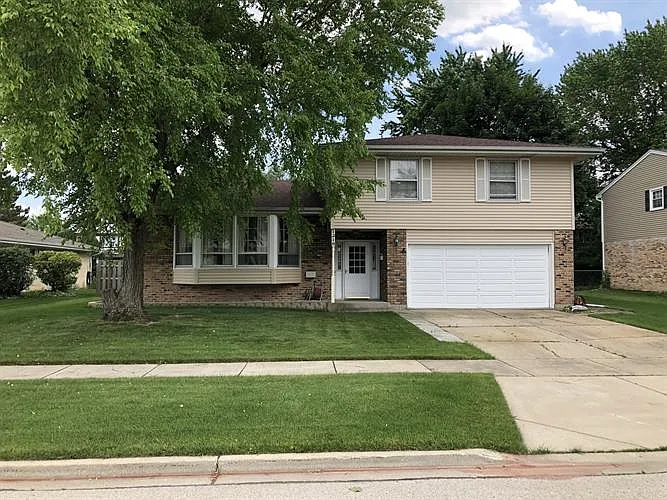 1219 E Suffield Dr photo 1