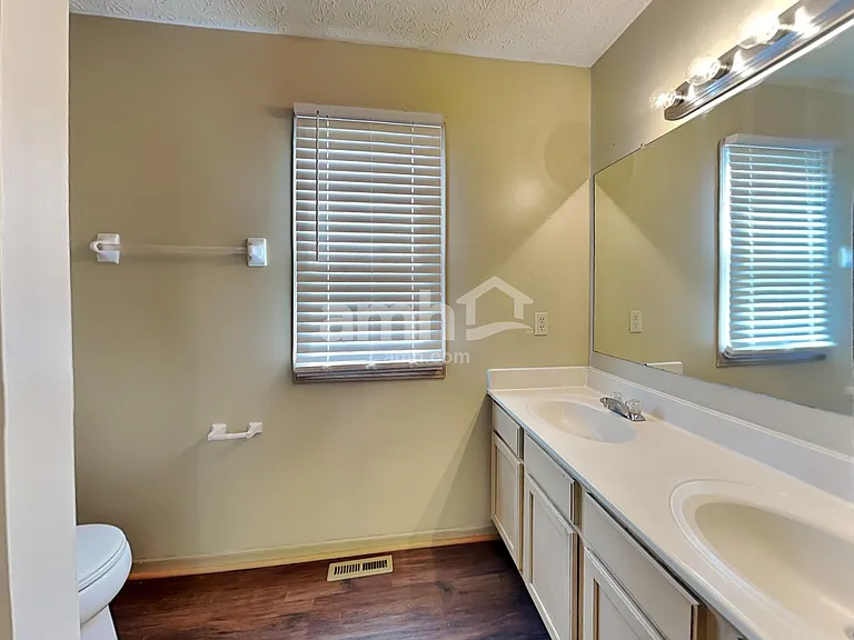 5563 Crenton Dr — Photo 13