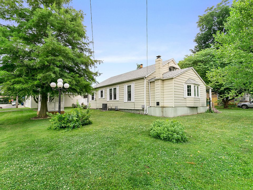 1st image of 101 E Robberson St