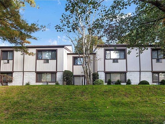 2nd image of 95 Richmond Blvd Unit 2A