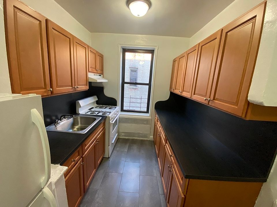 1st image of 40-15 Hampton St #66