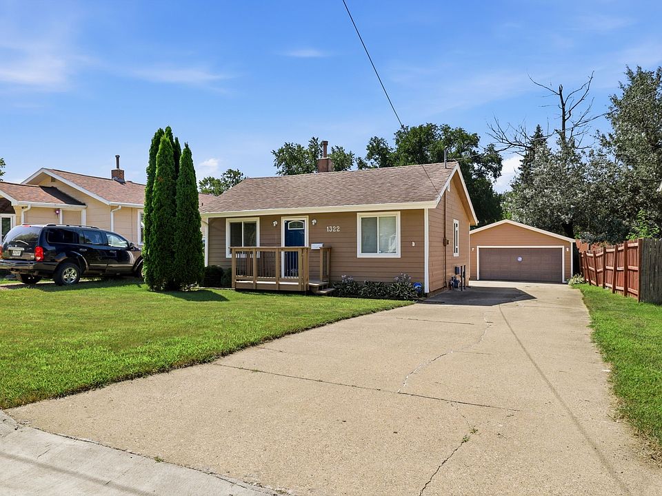 1st image of 1322 Bundy St