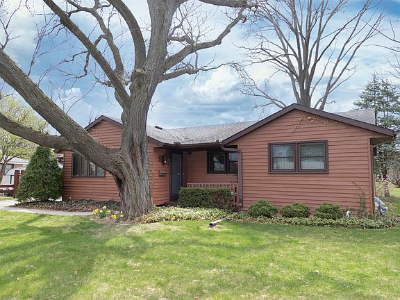 2nd image of 1013 N Claremont Dr