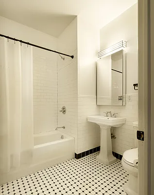 Rented by Roumila Real Estate LLC | media 17