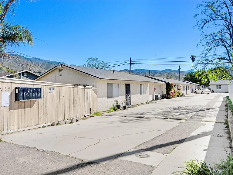 4039 Lorraine Dr #5 — Photo 4