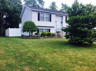 1587 Sundance Trl, Lake View, NY 14085