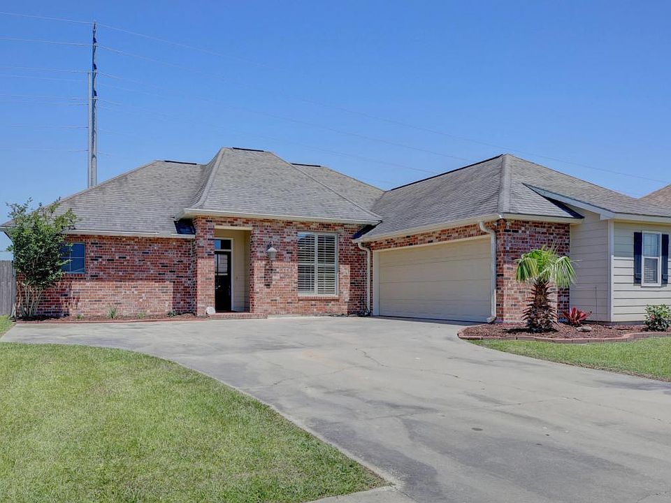 1st image of 126 Nicole Dr
