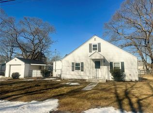 13 Almy St, Warwick, RI 02886