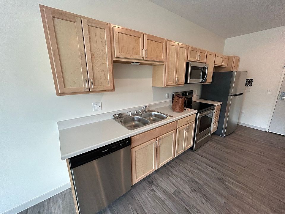 1st image of 101 Main St E #210
