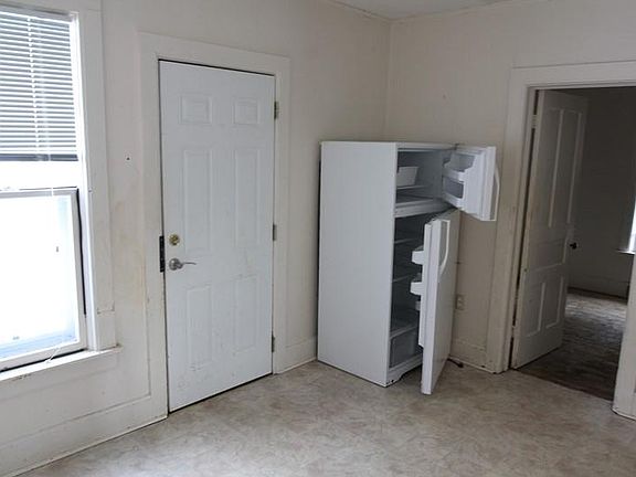 5th image of 26 W Mill St