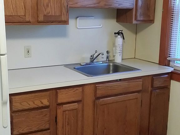 sunny sink area
