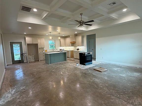5th image of 7601 N Oak St