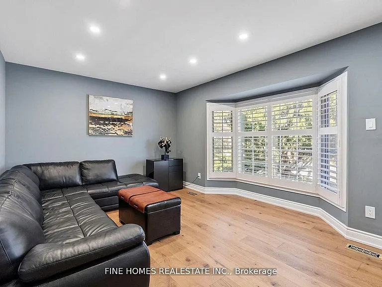 109 Angelina Ave — Photo 6