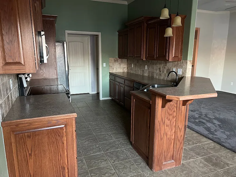 684 Meadows Cir — Photo 14