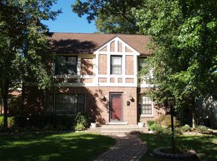 25417 Parkwood Dr, Huntington Woods, MI 48070