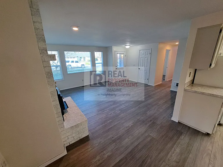 3605 Landau Ave NE — Photo 4