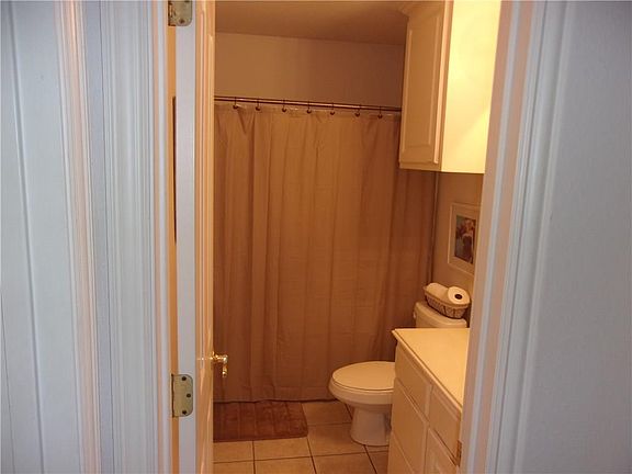 4th image of 1100 Dana St