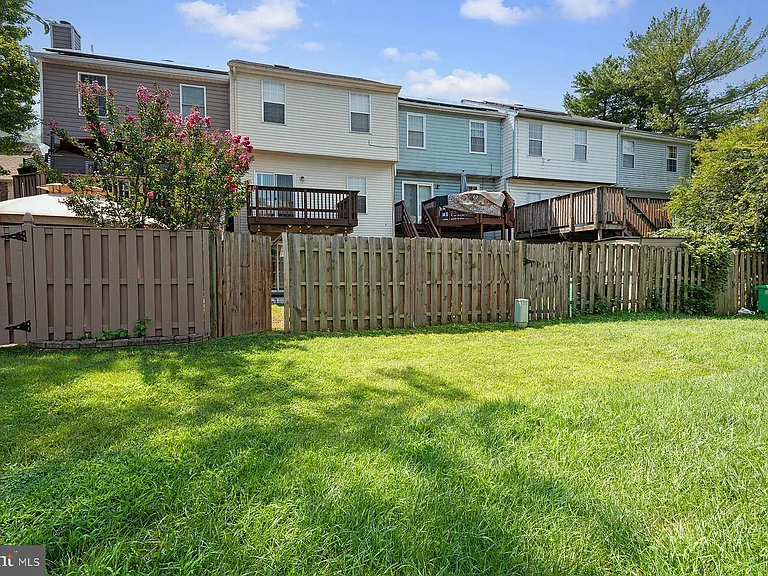2406 Rosecroft Ct — Photo 33