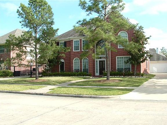 Another view of front of house