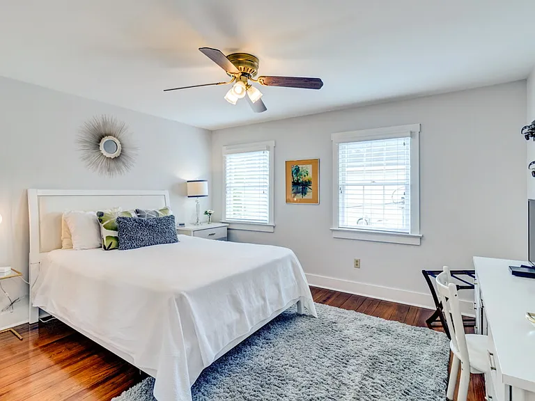 513 E Harris St — Photo 10