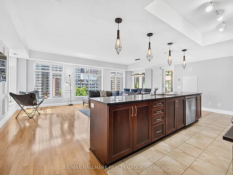 245 Kent St #909 — Photo 11