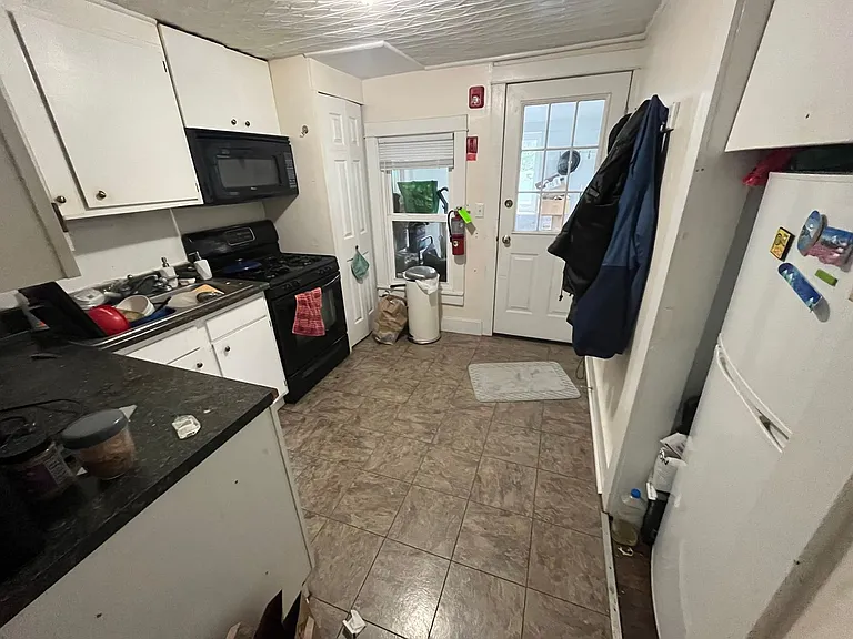 414 E Marshall St — Photo 17