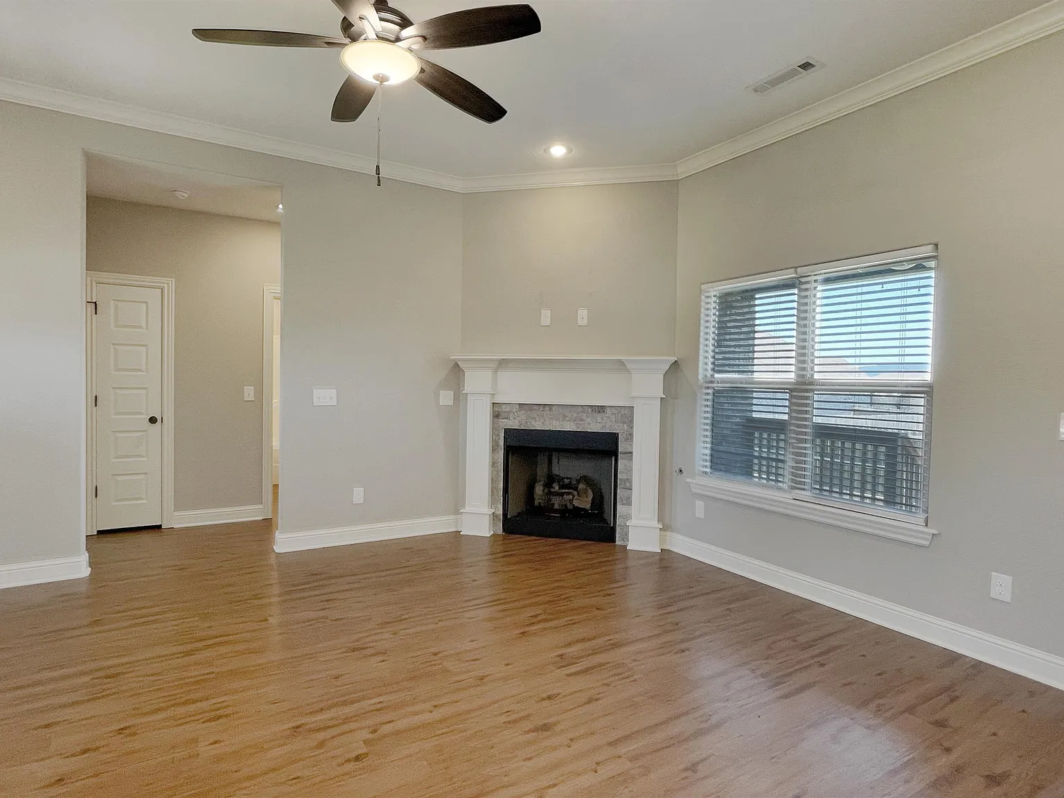 530 Captain Hopkins Street Prairie Grov — Photo 3