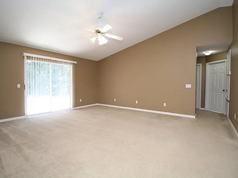 4319 Crosswinds Dr — Photo 2